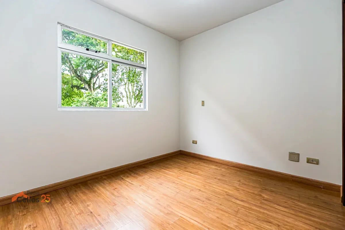 3-bedroom apartment with wood or laminate floors in Curitiba — photo 19