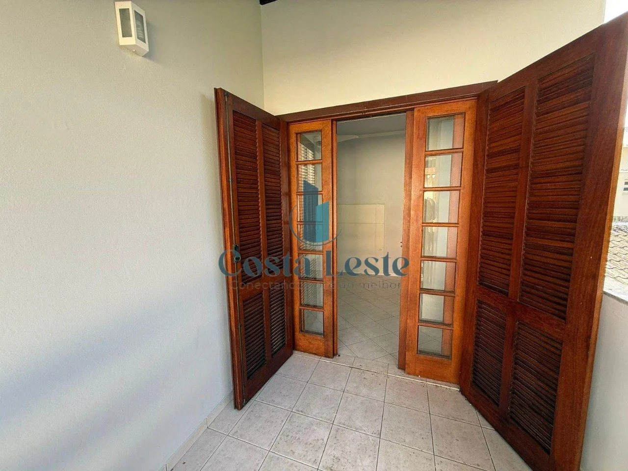 4-bedroom house with a fireplace in Florianópolis — photo 12
