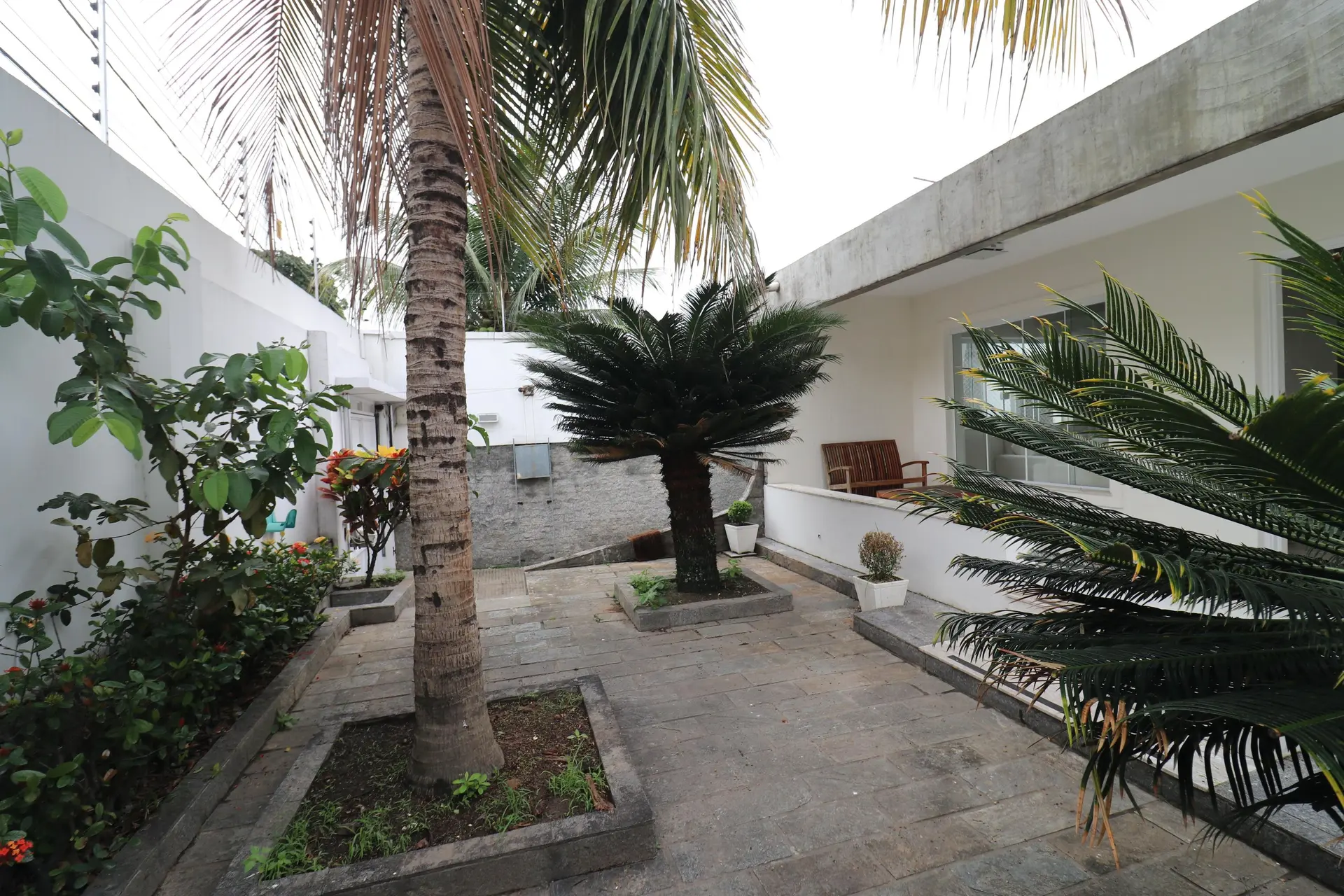 Vestidor y 5 dormitorios: casa de 420 m² — photo 72