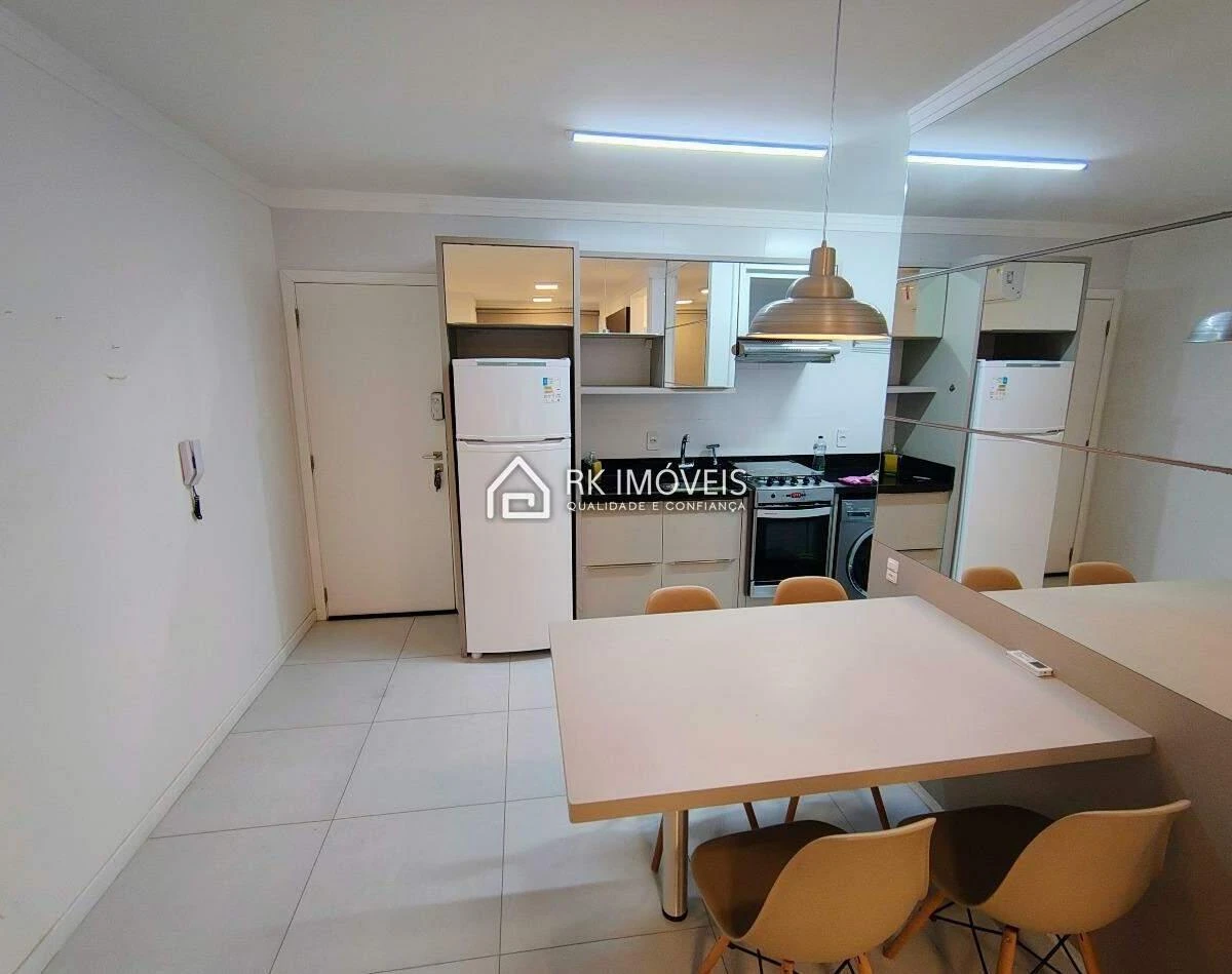 One-bedroom apartment in a building with a pool — photo 10