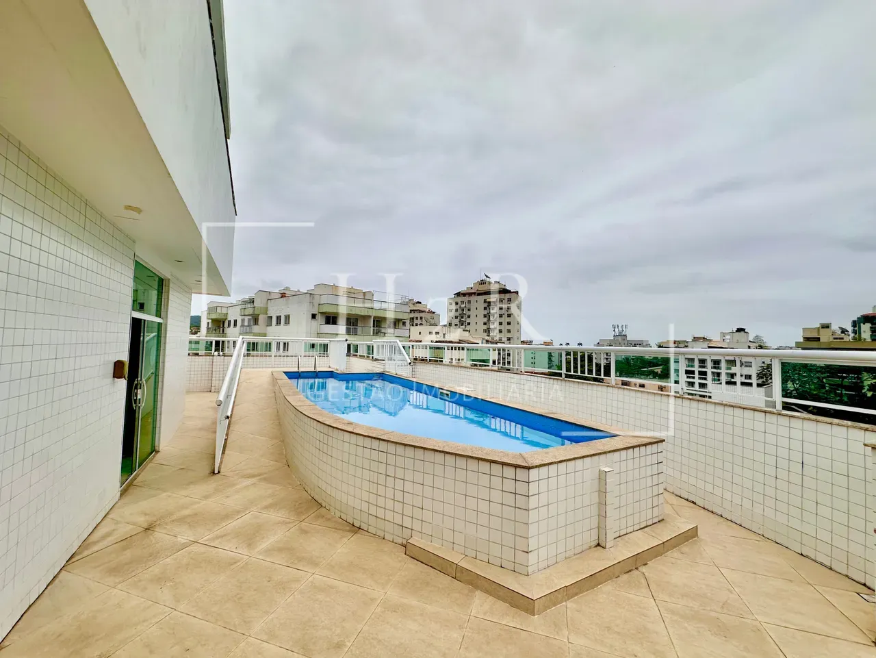 Furnished 3-bedroom apartment with balcony — photo 40