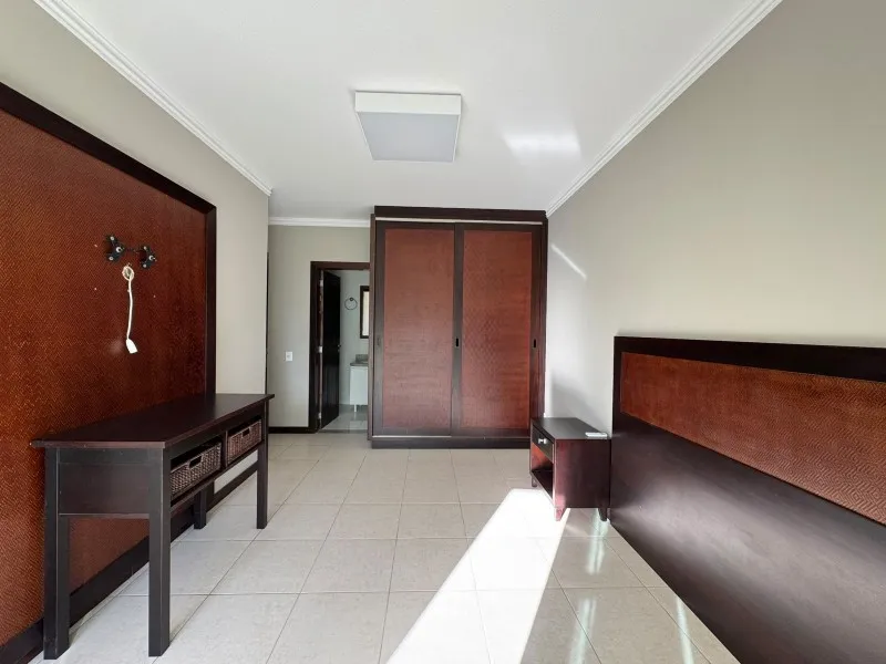 Furnished apartment, 124 m², with floor-to-ceiling windows — photo 4