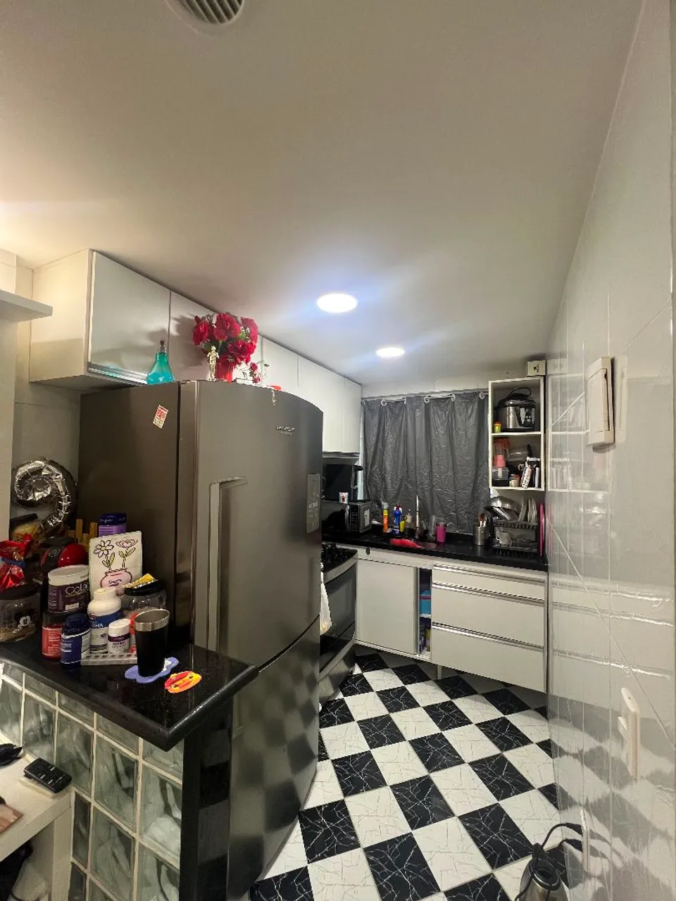 Apartamento mobiliado com 2 dormitórios e varanda — photo 2