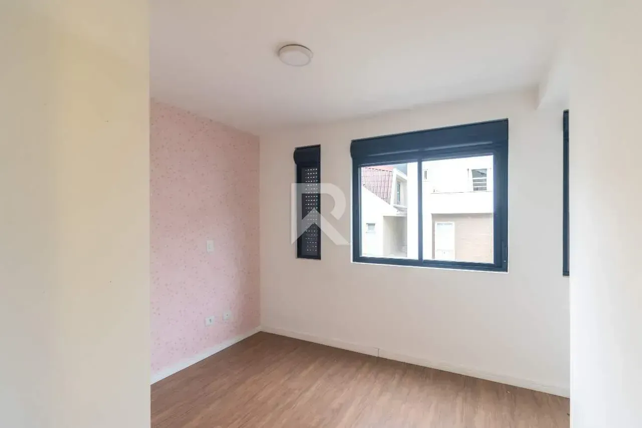 House with 5 bedrooms and 3 parking spaces — photo 24