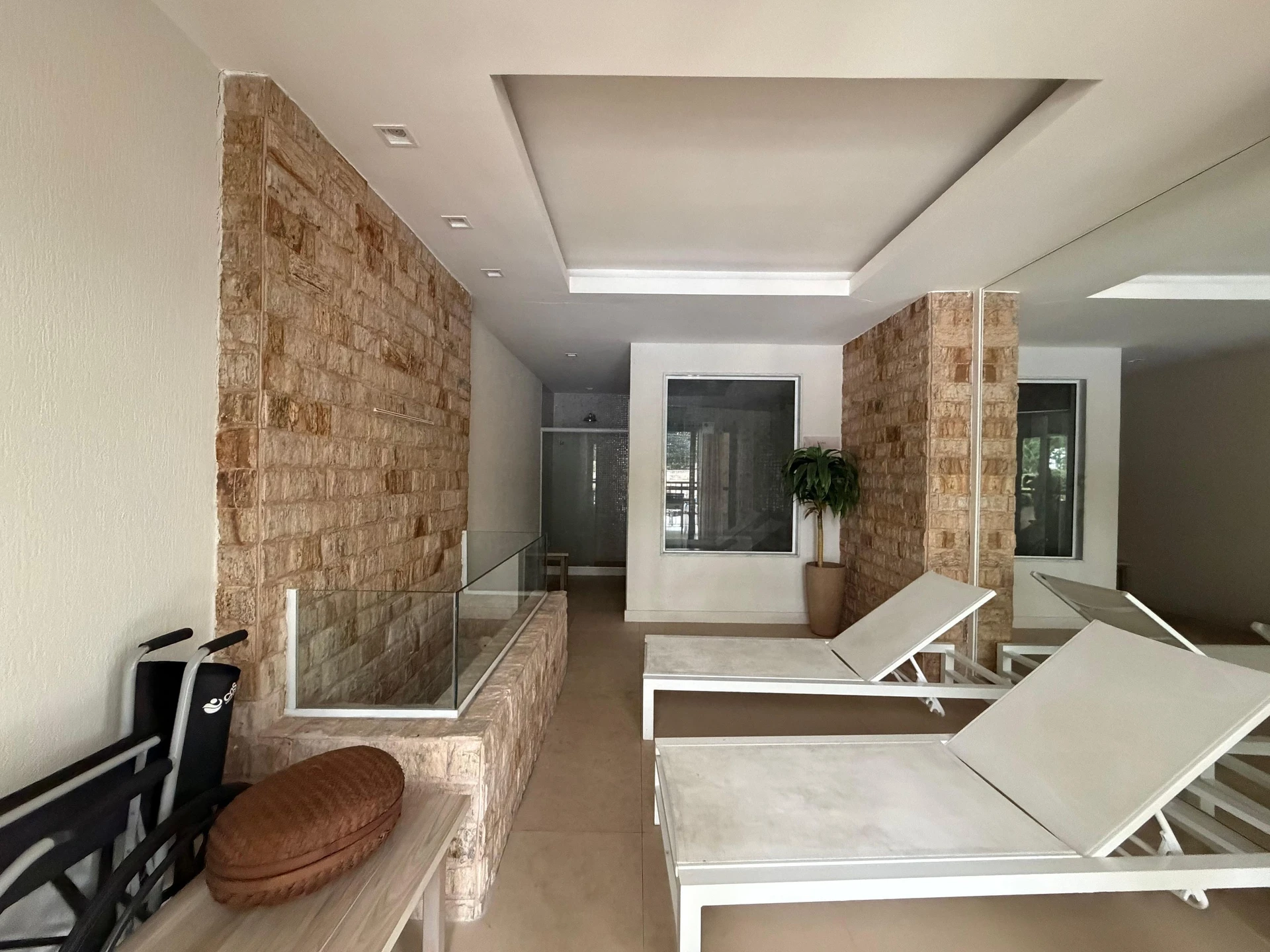 Furnished apartment, 112 m², with a glass-enclosed balcony — photo 25