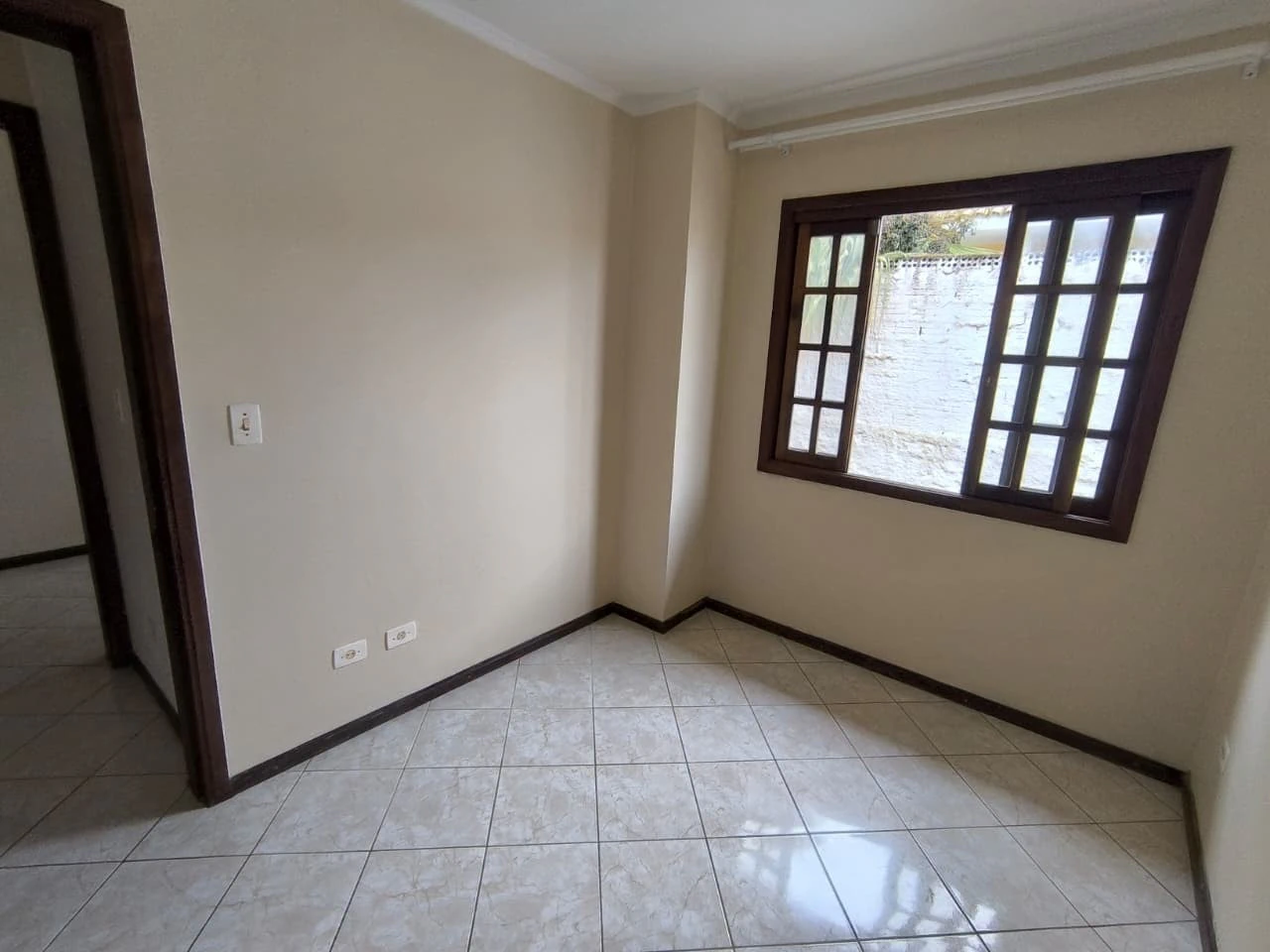 3-bedroom house with a walk-in closet in Curitiba — photo 15
