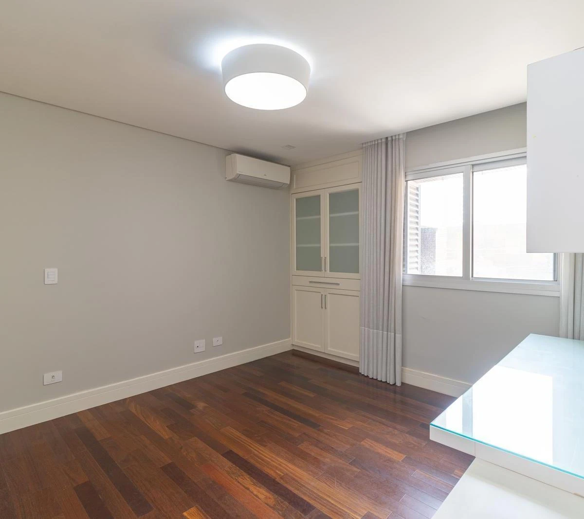 Home office in a 5-bedroom apartment, 441 m² — photo 40
