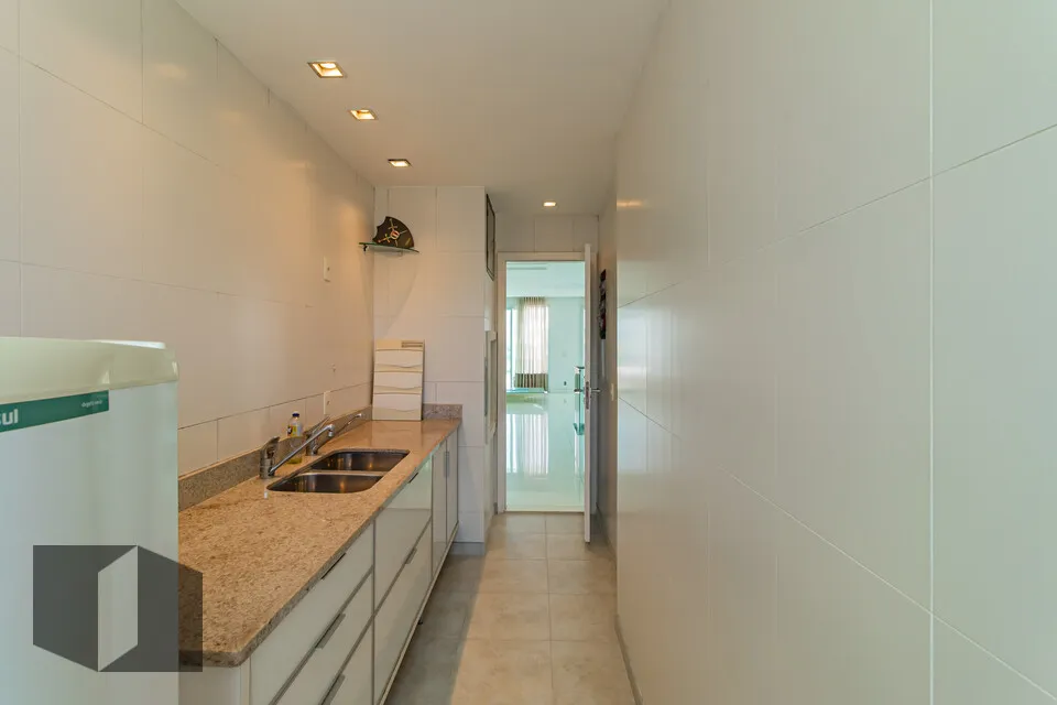 Furnished apartment with 4 bedrooms and 5 bathrooms — photo 2