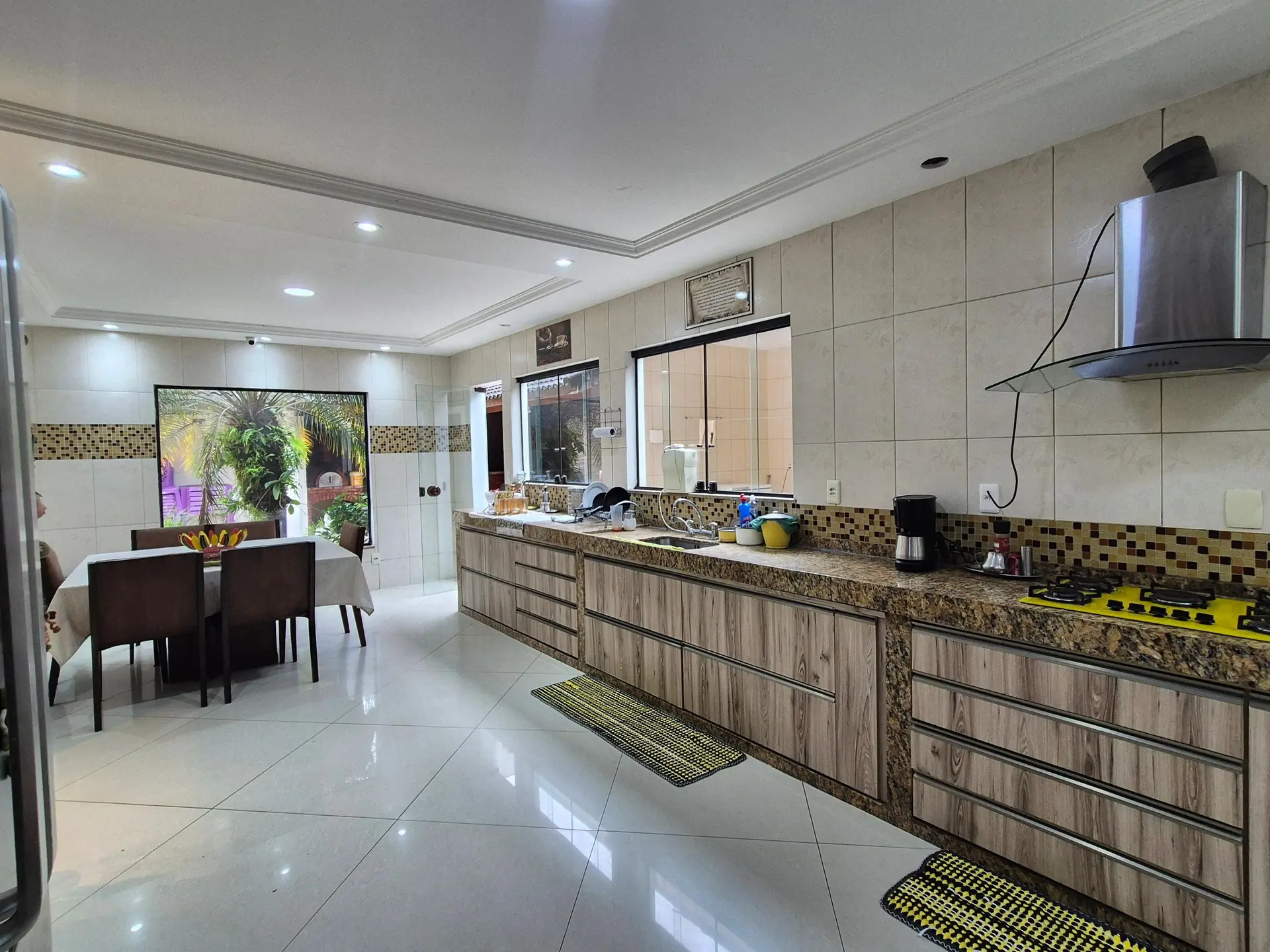 Jacuzzi in a 3-bedroom house, 400 m² — photo 4