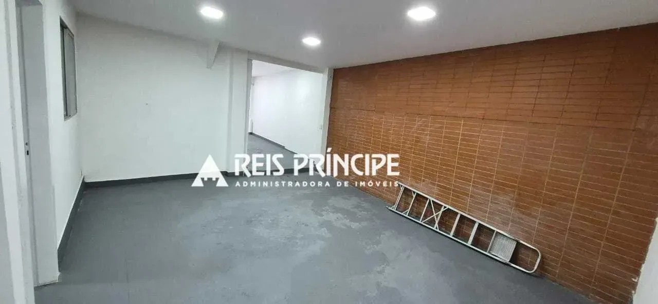Unfurnished 200 m² house with 5 bedrooms and a balcony — photo 11