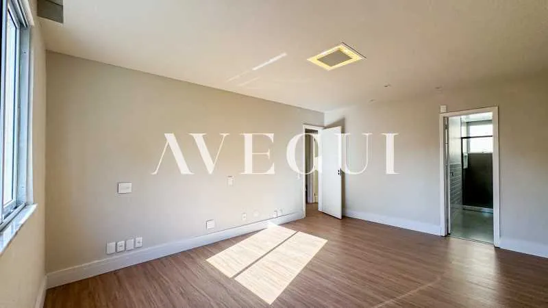 Unfurnished apartment with 4 bedrooms and tall windows — photo 16