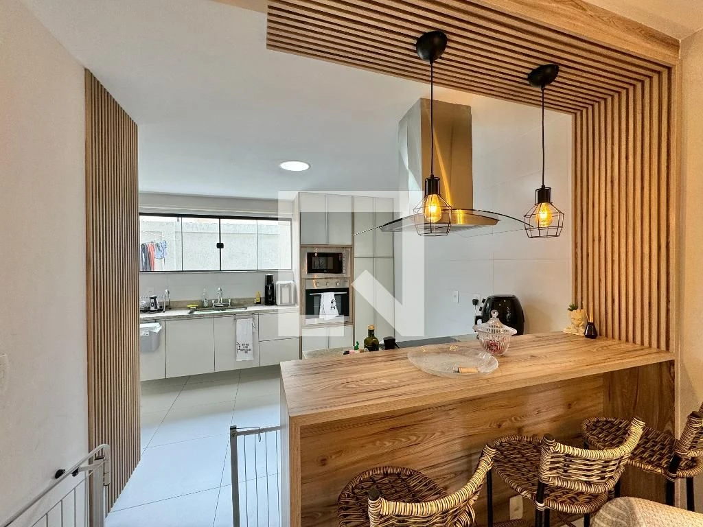 138 m² house with a home office and a walk-in closet — photo 2