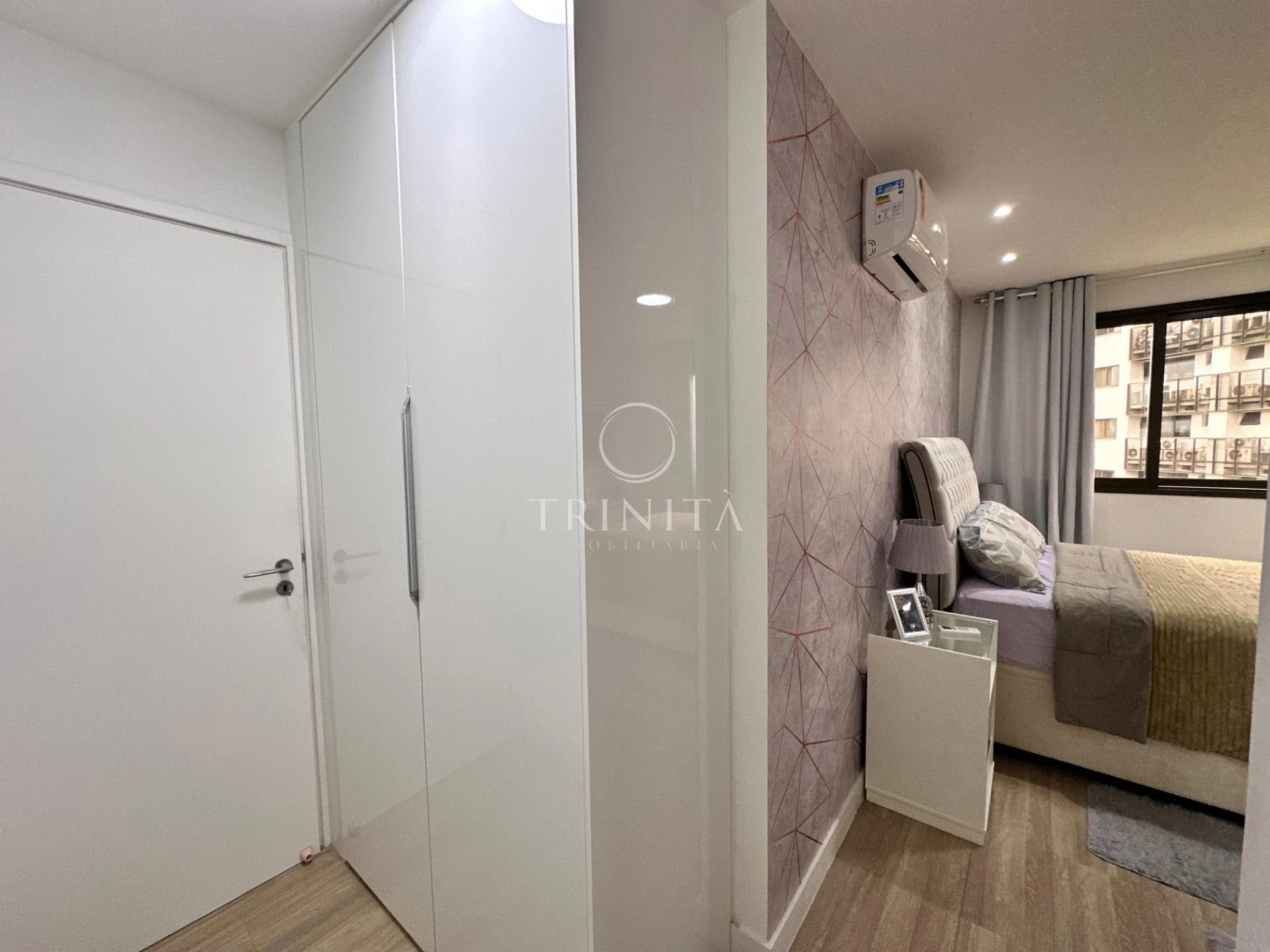 Furnished 3-suite apartment with a gas open-plan kitchen — photo 27