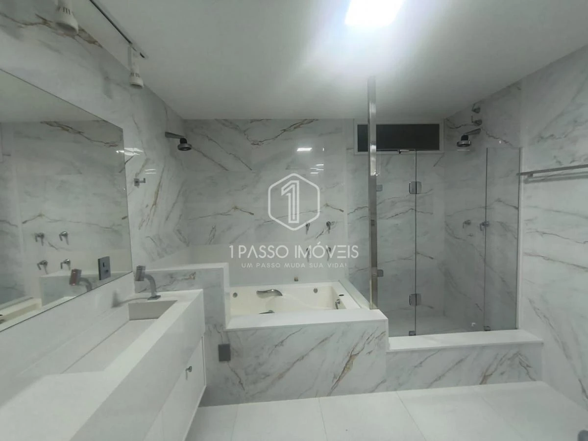 4-bedroom apartment with a water view in Rio de Janeiro — photo 17