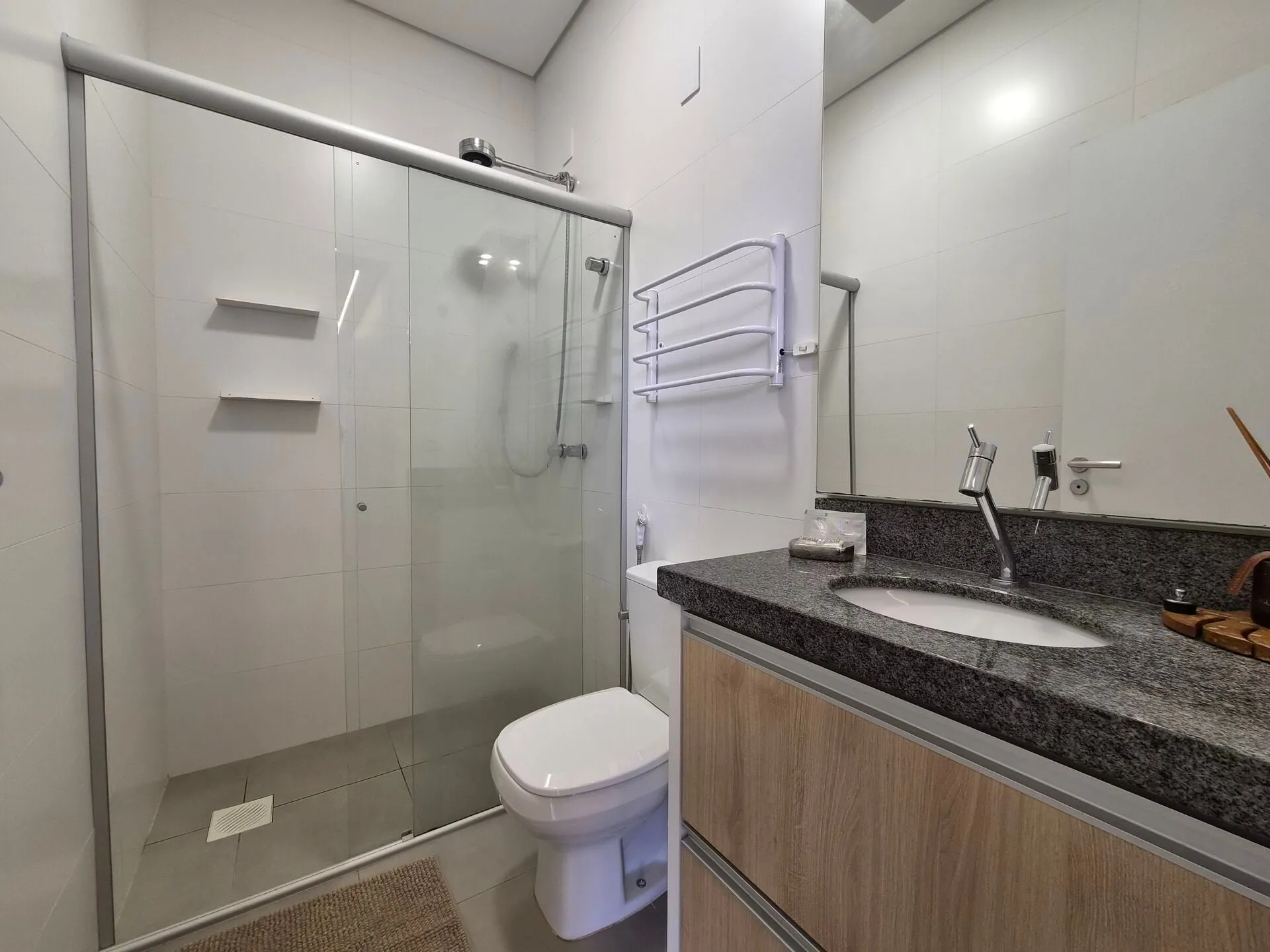 42 m² loft with mezzanine, 1 parking spot and 1 bedroom — photo 31