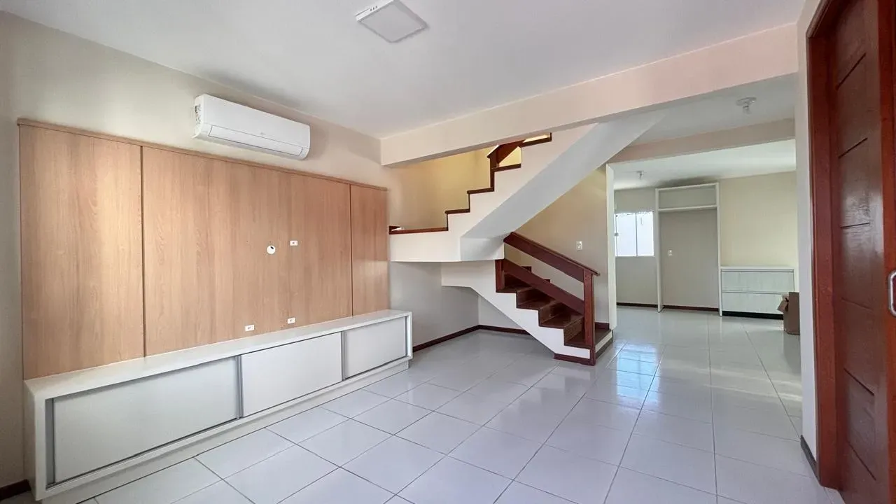 House with 4 bedrooms (1 en-suite) and 3 bathrooms on 2nd floor