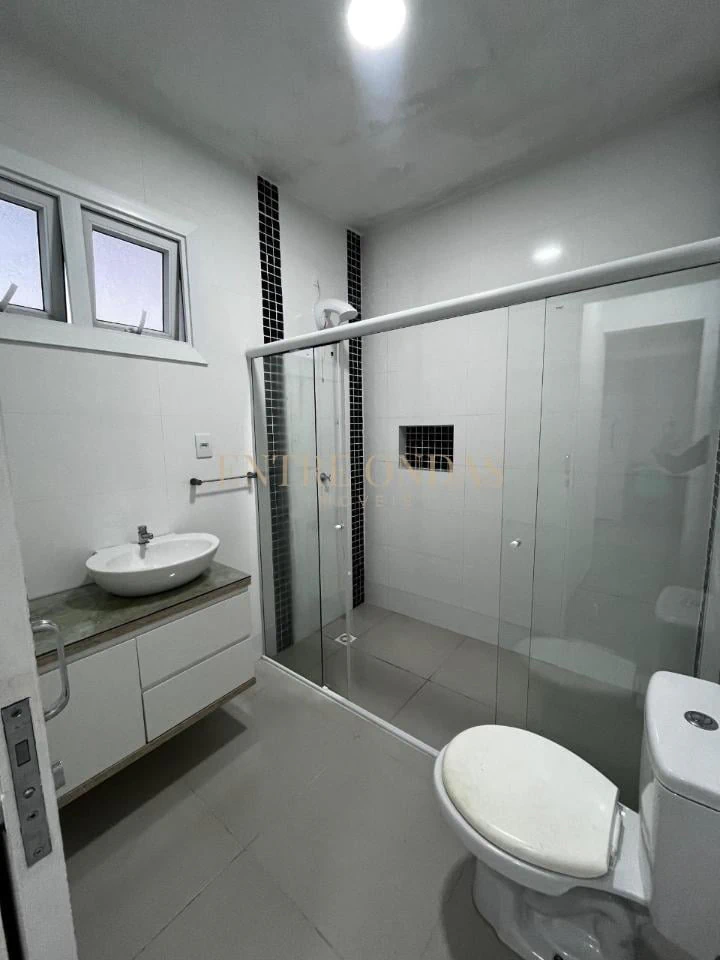 Furnished 2-bedroom apartment with 3 bathrooms — photo 21