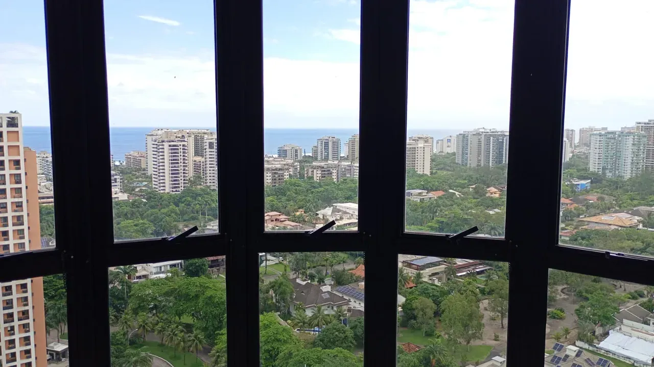 3-bedroom apartment with floor-to-ceiling windows — photo 36