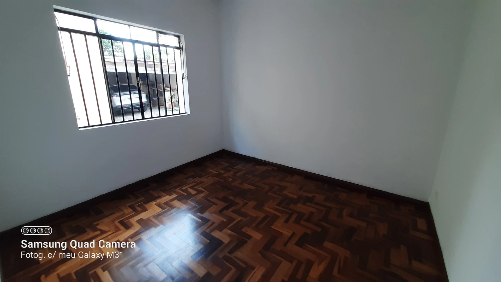 Apartamento térreo interno com 3 quartos e 1 vaga