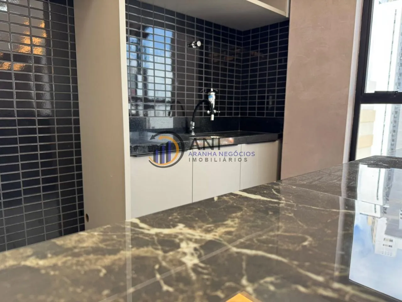 Apartamento no 10º andar com 2 quartos e varanda