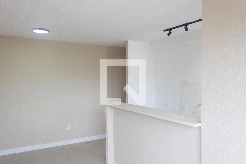 2-bedroom apartment in a building with a gym — photo 2