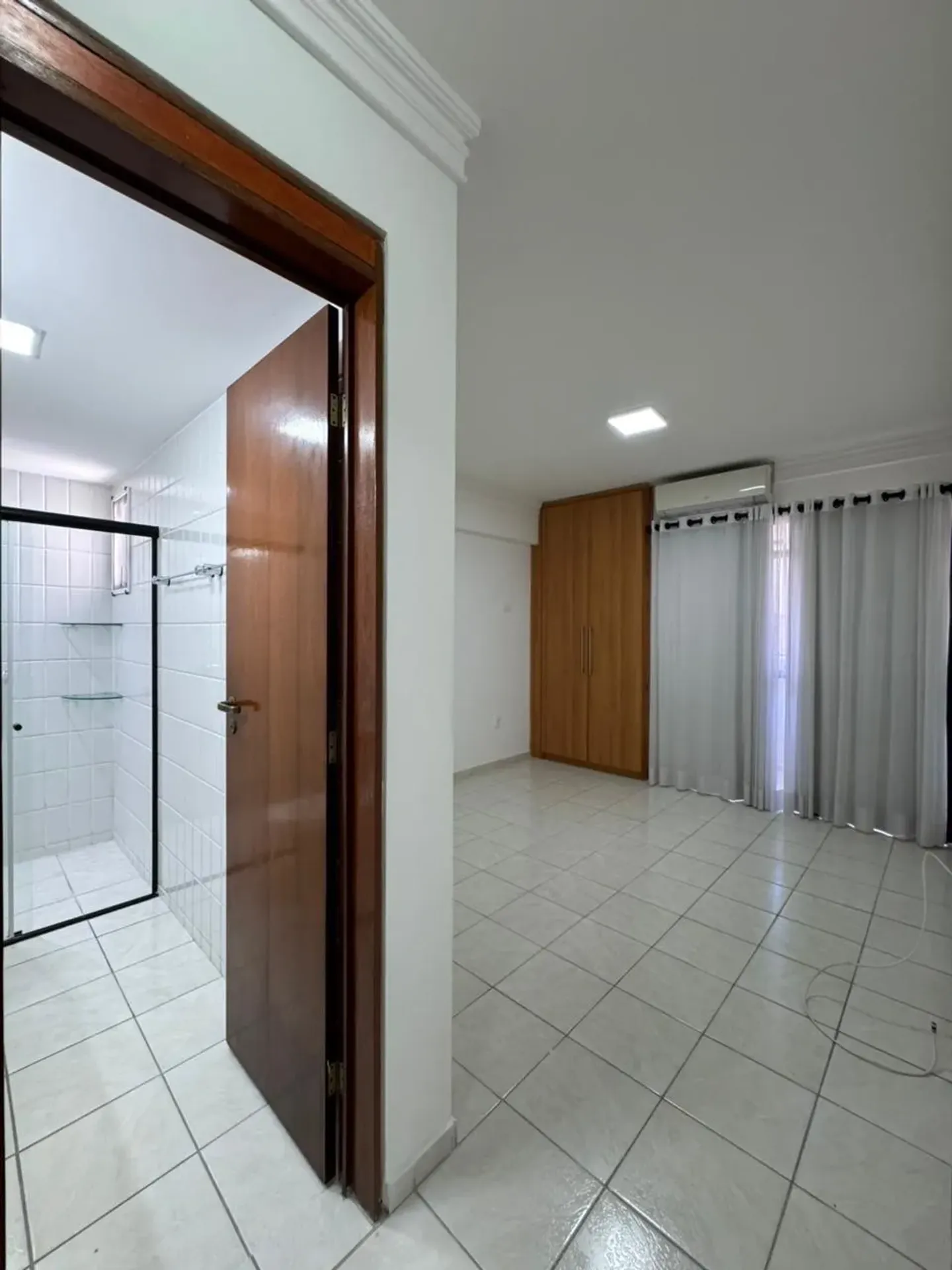 127 m² apartment with a separate kitchen and 3 bedrooms — photo 15