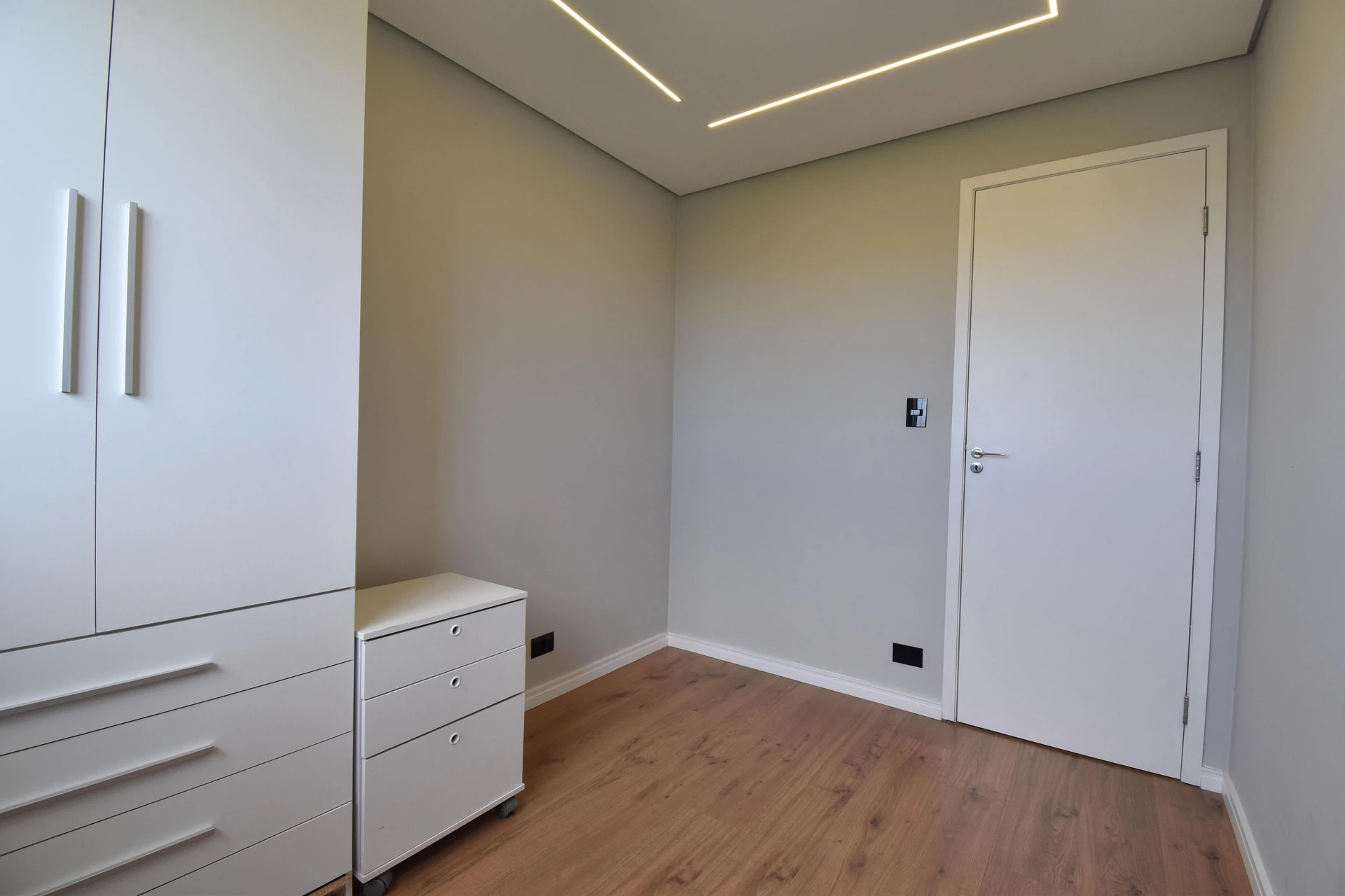 Квартира 62 м² с грилем на балконе и застеклённым балконом — photo 20