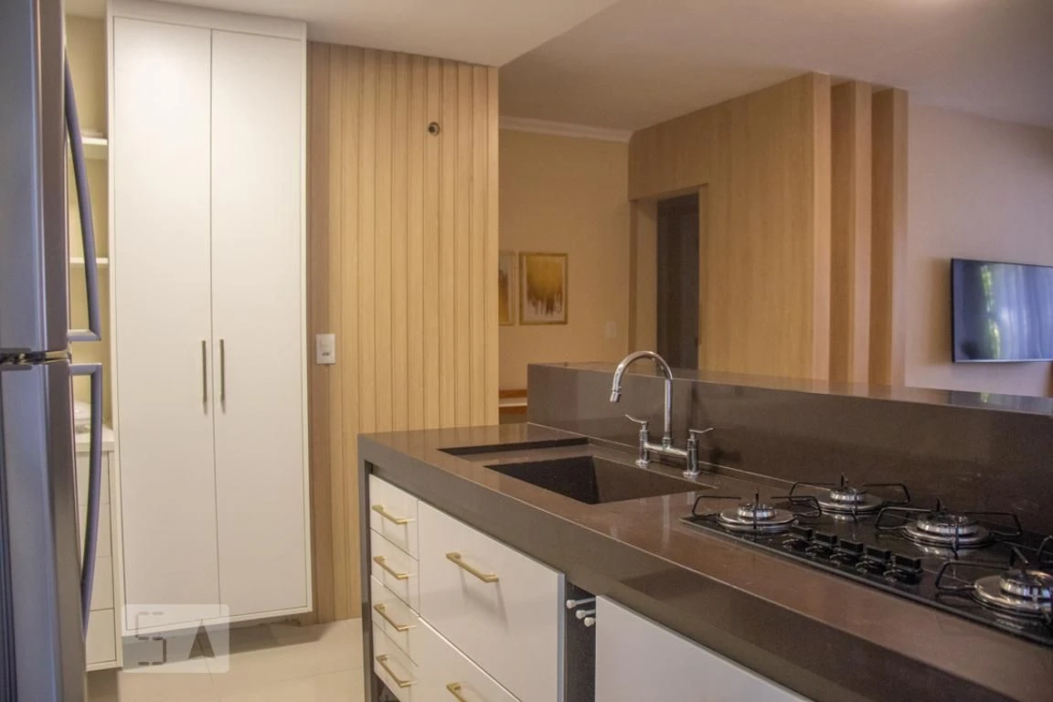 Furnished 2-bedroom apartment with enclosed glass balcony — photo 9