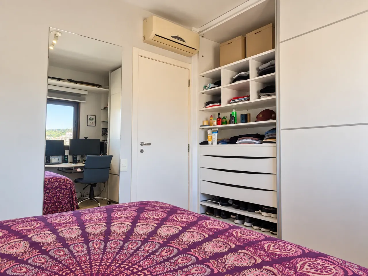 2-bedroom apartment in a building with a coworking space — photo 3
