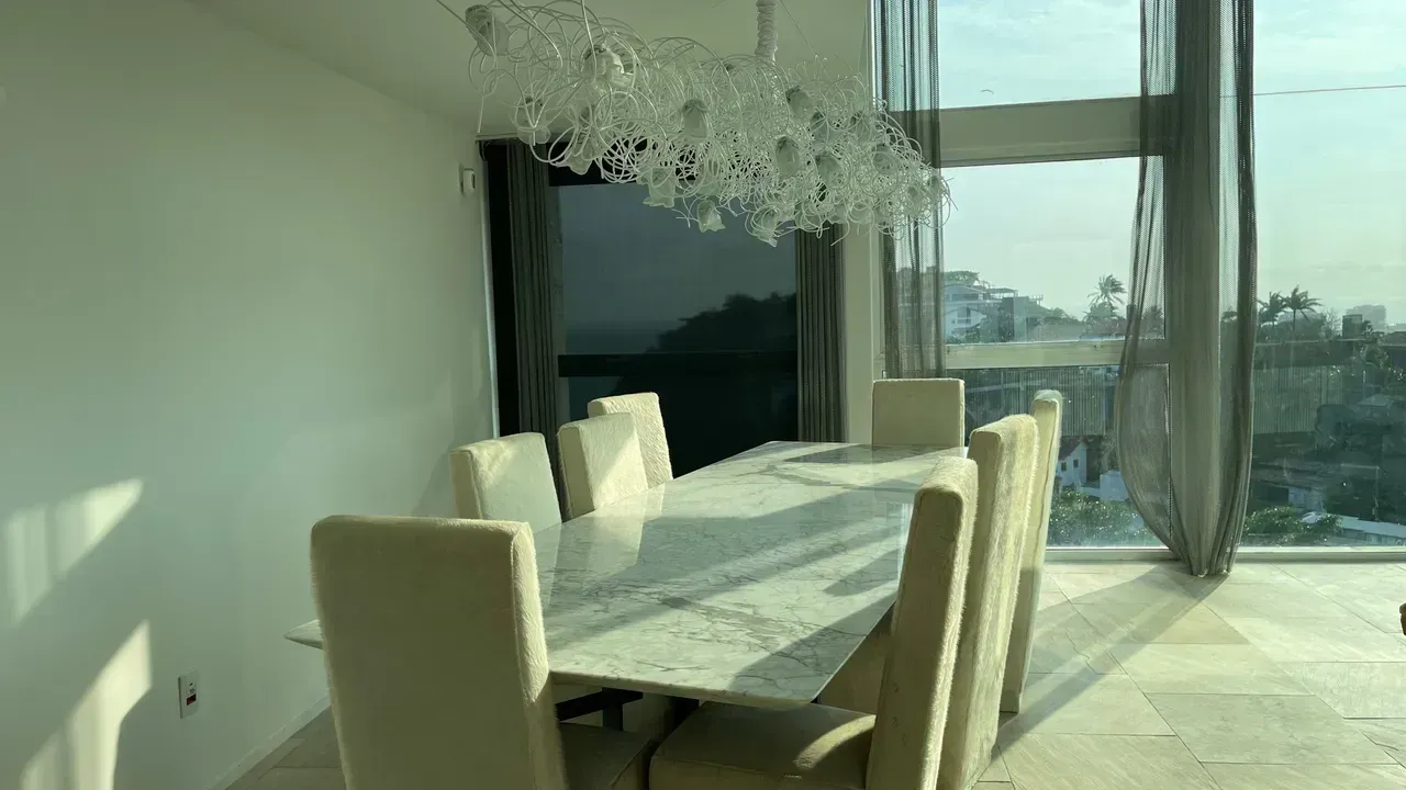 Unfurnished 3-bedroom, 3-bath house with a balcony — photo 3