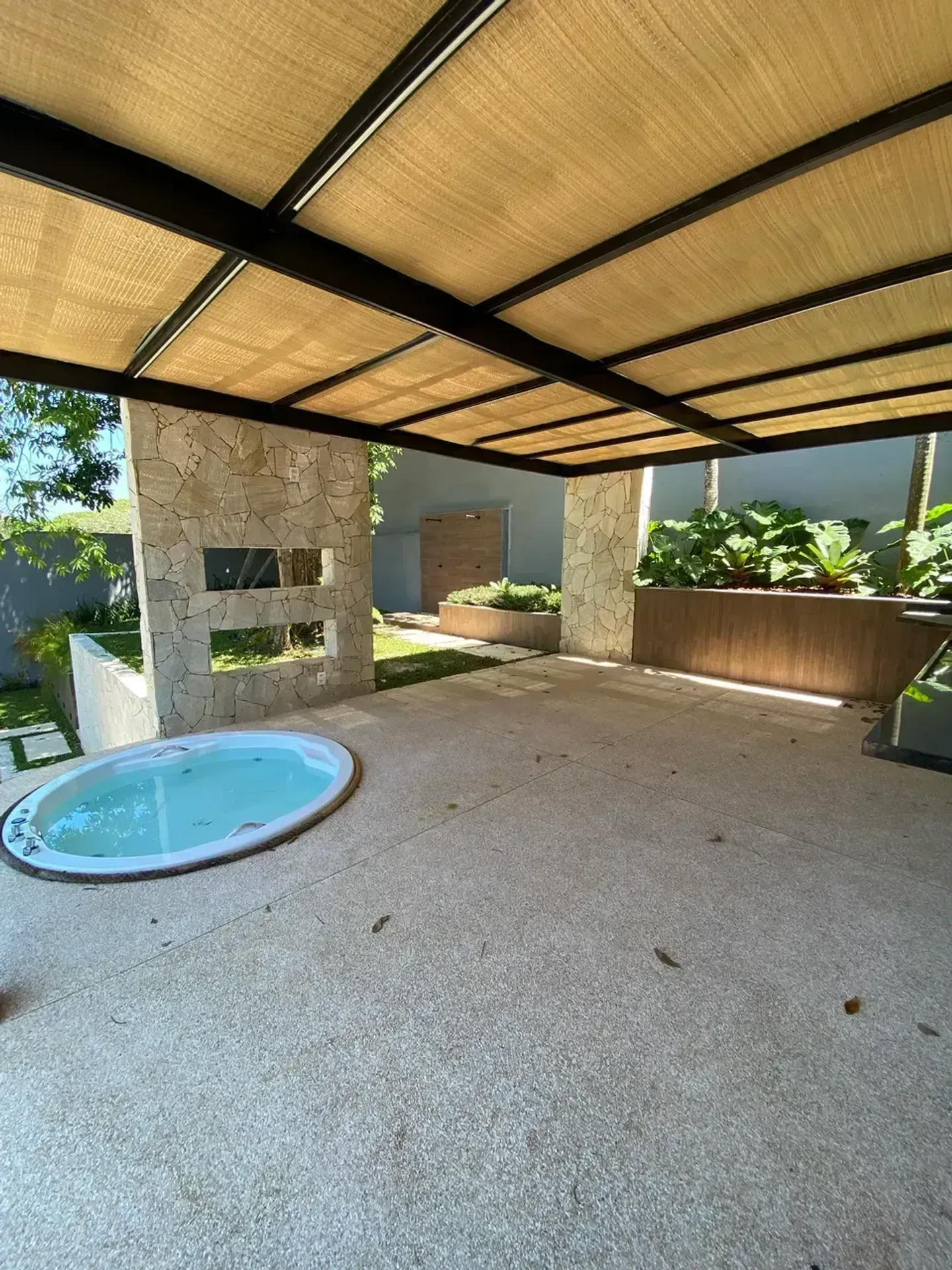 Unfurnished house with 5 bedrooms and 5 bathrooms — photo 38