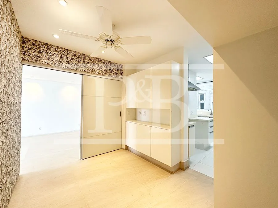 3-bedroom rental apartment with 3 bathrooms and 263 m² — photo 27