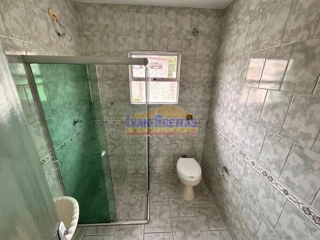 3-bedroom house with a walk-in closet in Curitiba — photo 27