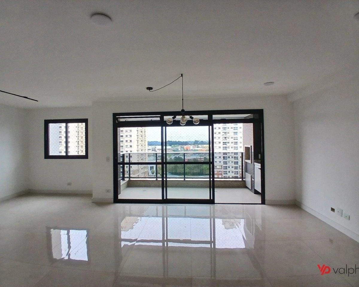 2-bedroom apartment in a building with a gym — photo 5