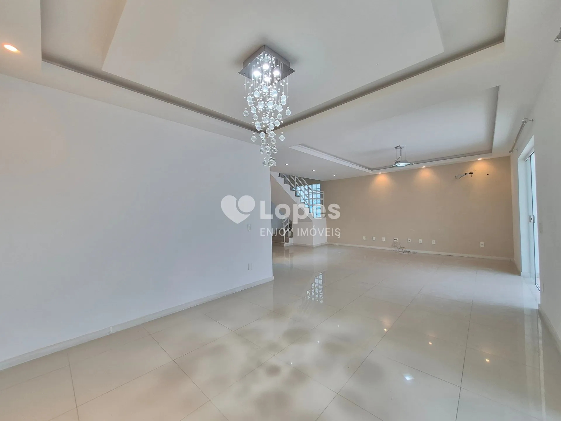 Casa, 247 m², com varanda gourmet