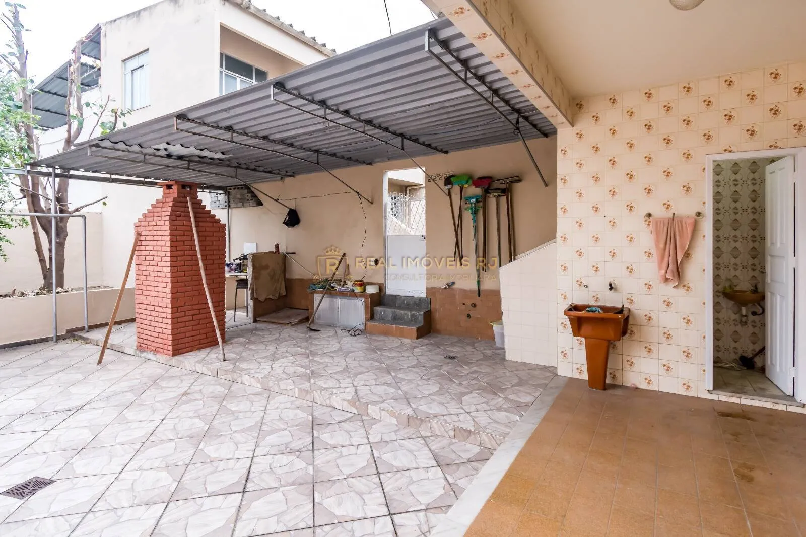 Unfurnished house with 3 bedrooms and 5 bathrooms — photo 58