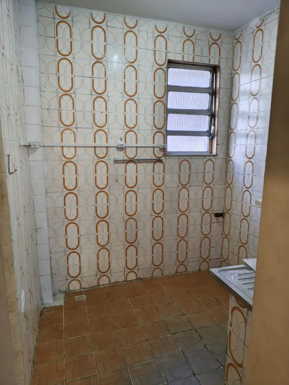 2-bedroom apartment with 1 bathroom and no parking — photo 11