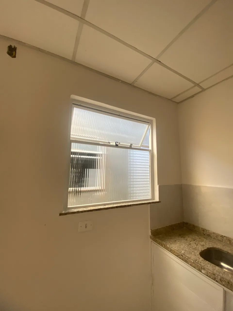 Unfurnished studio with 1 bedroom and 1 bathroom — photo 2