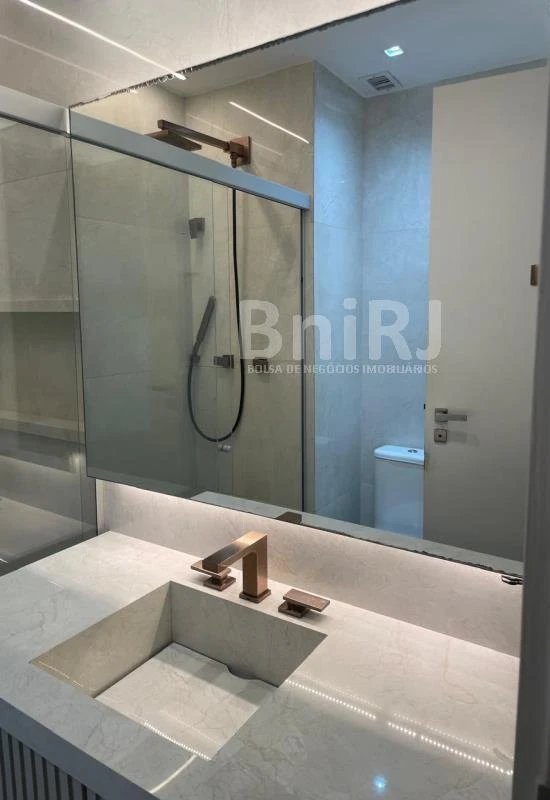 Furnished 190 m² apartment with 4 bedrooms and 4 parking — photo 40