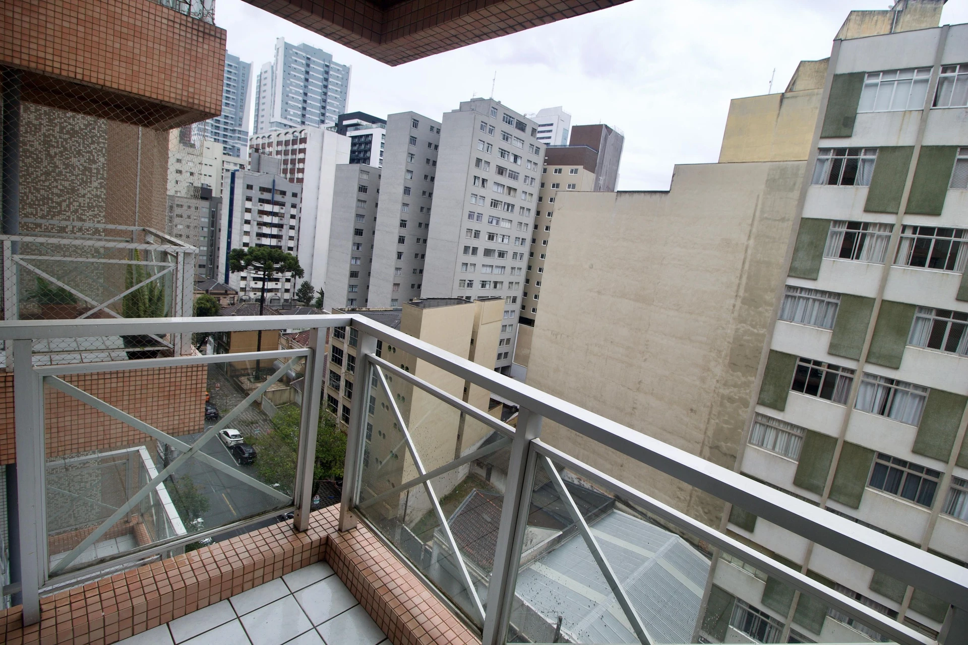 Furnished 1-bedroom apartment with a balcony — photo 4