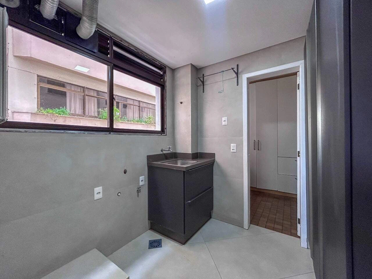 3-bedroom apartment with a home office — photo 29