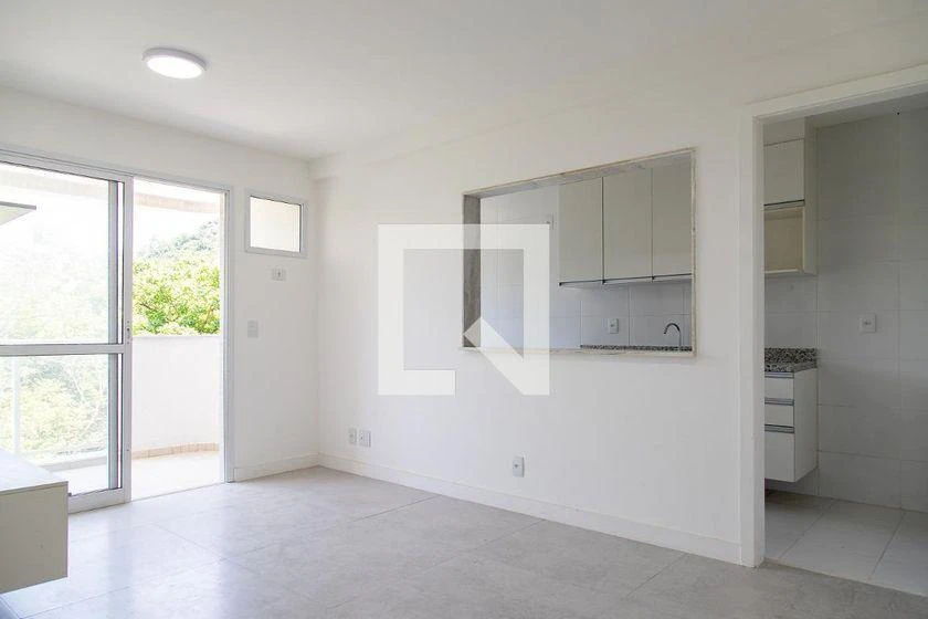 One-bedroom apartment with a mountain view — photo 3