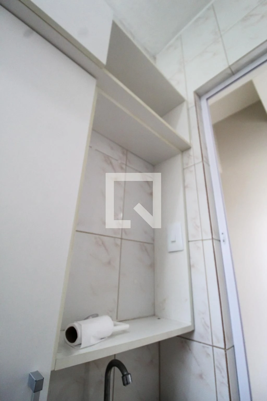 Unfurnished 1-bedroom apartment with a private BBQ area — photo 25