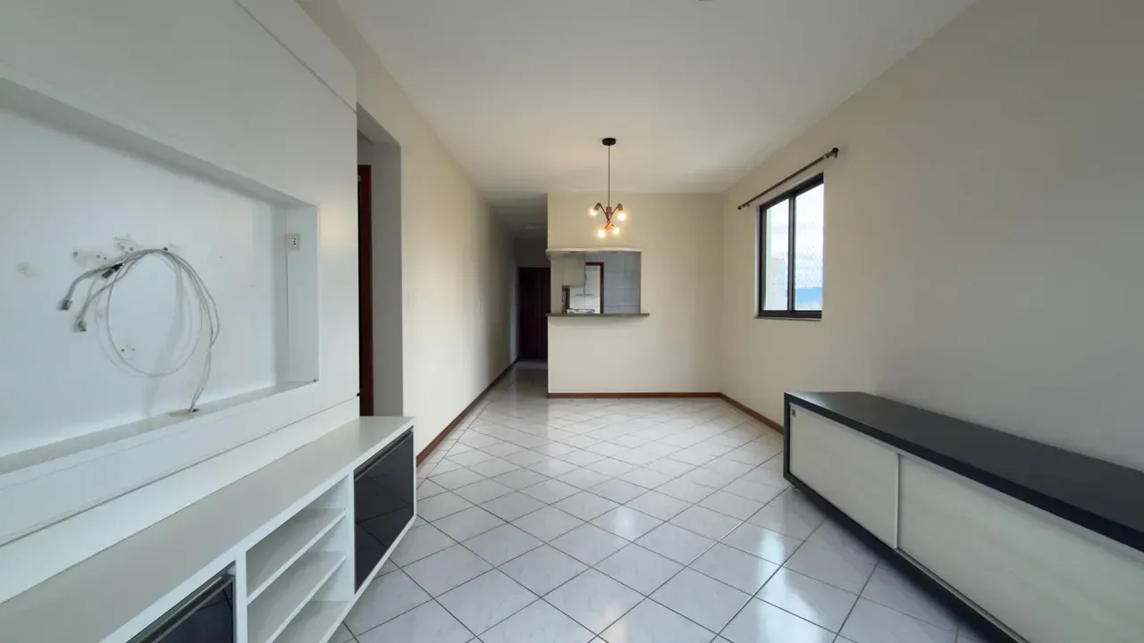 Apartamento com 3 quartos, 2 banheiros e varanda