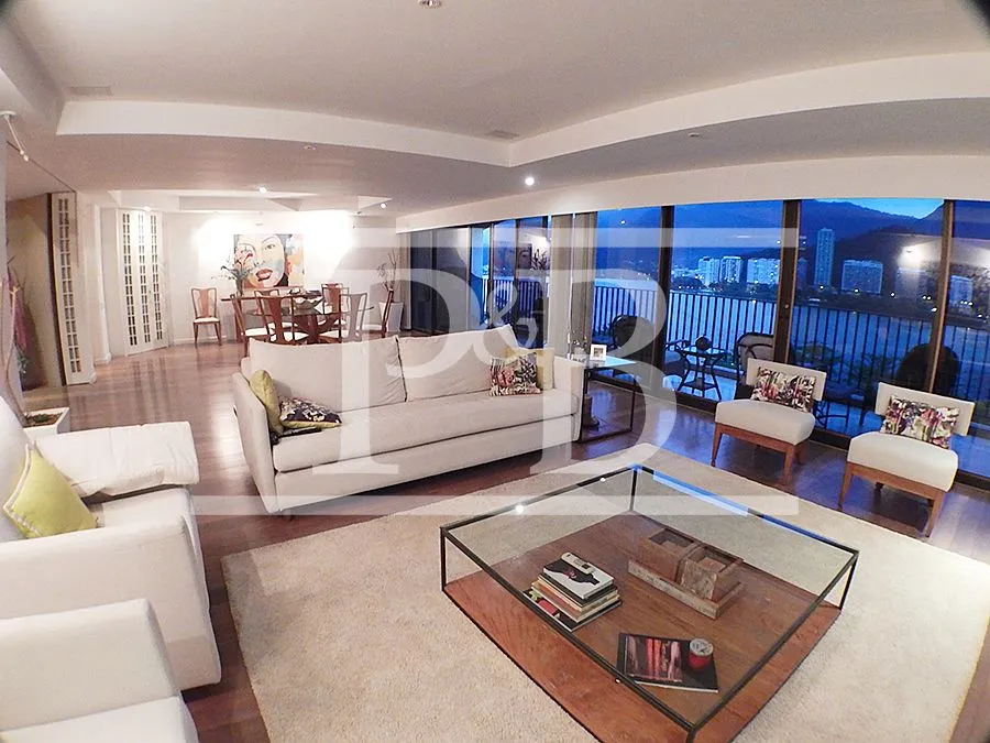 Apartamento de 3 dormitórios com 215 m² e 3 vagas — photo 2