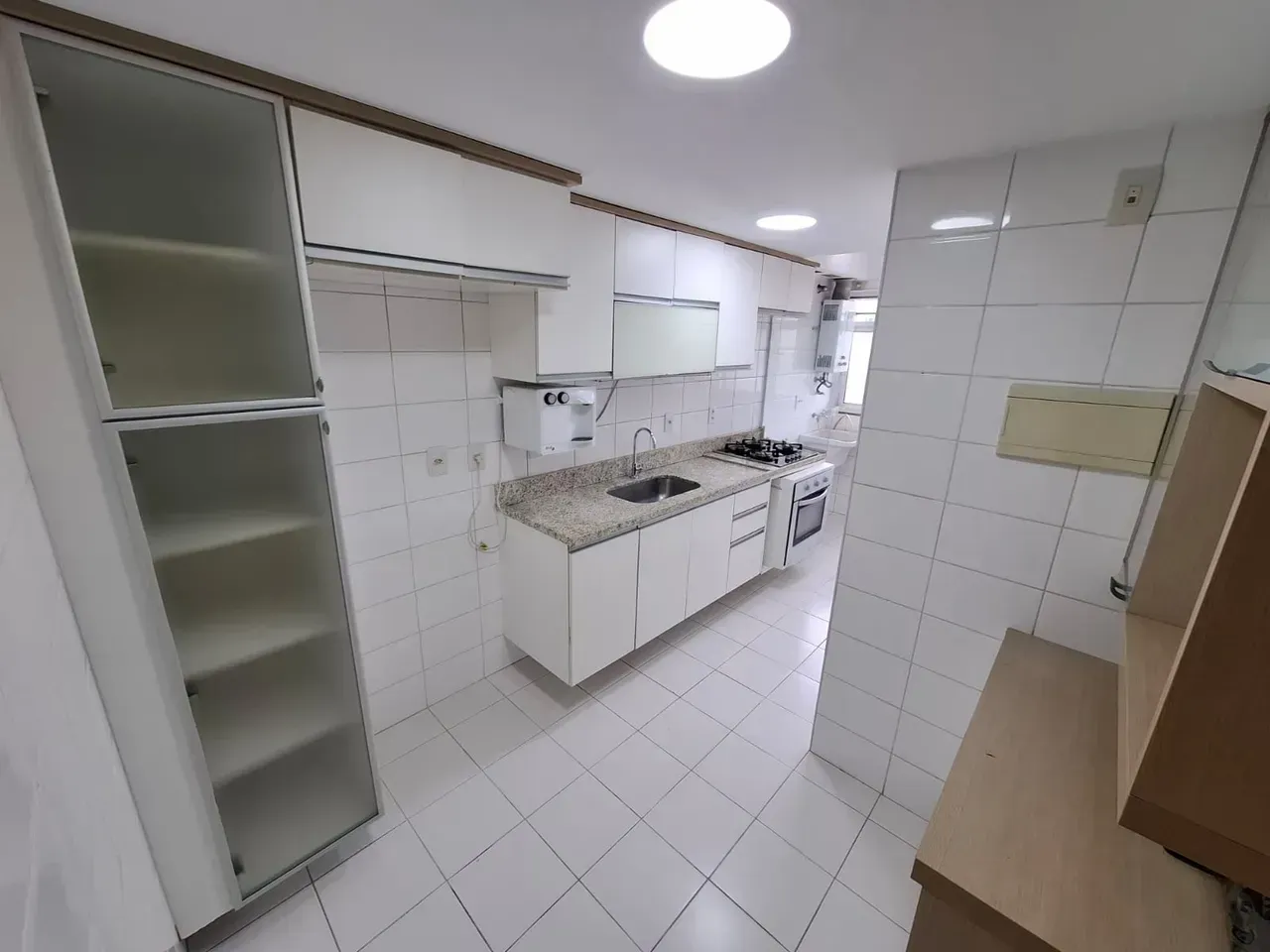 Apartamento de 2 quartos com 3 banheiros e cozinha fechada — photo 9