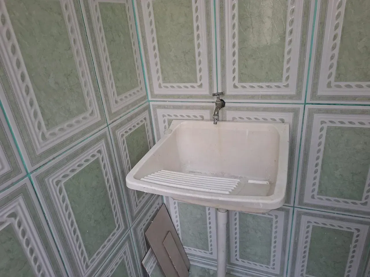 1-bedroom apartment with tiled floors and glass shower — photo 20