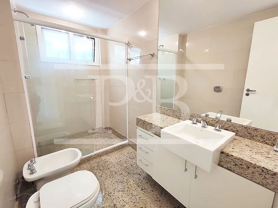 4-bedroom apartment with balcony, 300 m² — photo 6