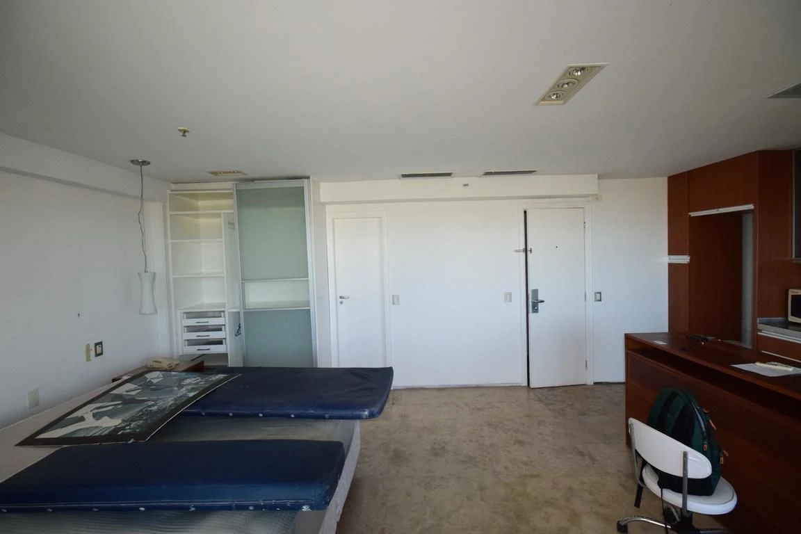 Furnished studio with 1 bedroom, 2 bathrooms and balcony — photo 10