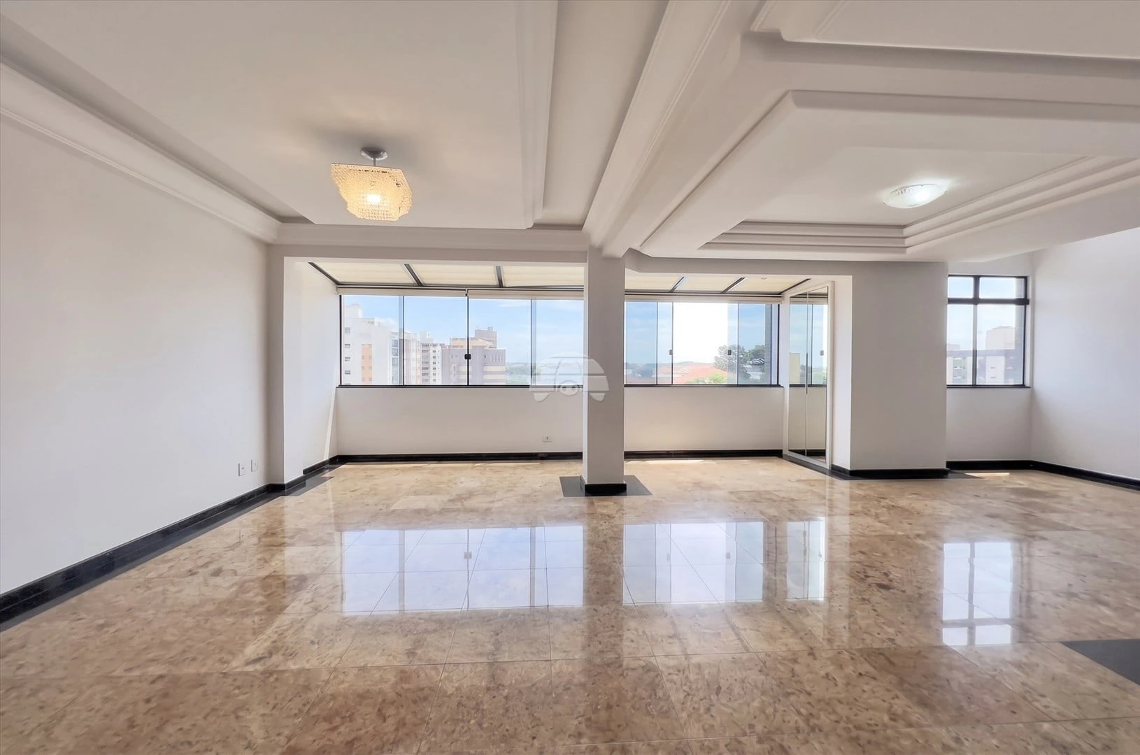 Duplex penthouse with 4 bedrooms and 3 bathrooms — photo 3